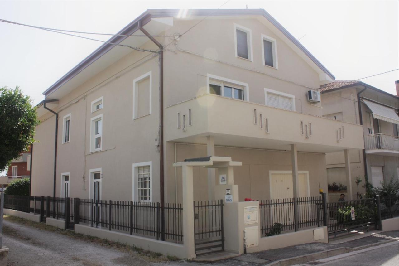 צ'יביטאנובה מארקה Maruru B & B Dell'Arte מראה חיצוני תמונה